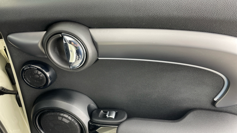 MINI Hatchback 1.5 Cooper Exclusive 5dr Auto Petrol Hatchback